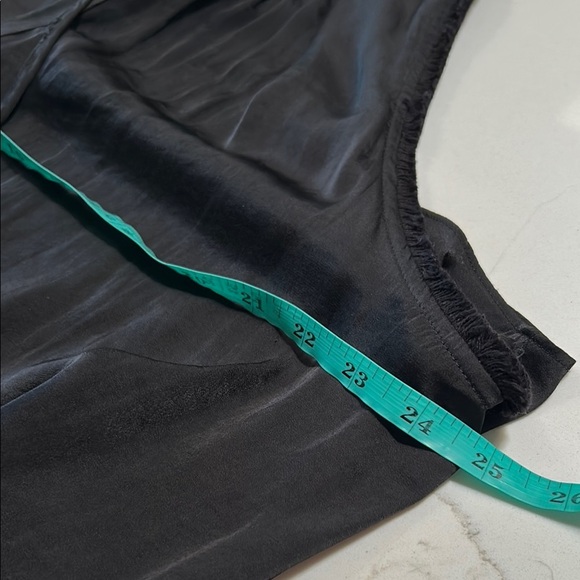 Gibson Latimer Black Satin Sleeveless Top - Picture 2 of 8